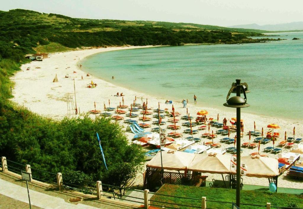Borgo Spiaggia Isola Rossa Bagian luar foto