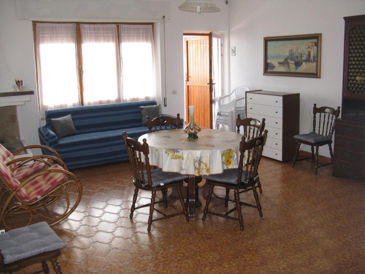 Borgo Spiaggia Isola Rossa Bagian luar foto