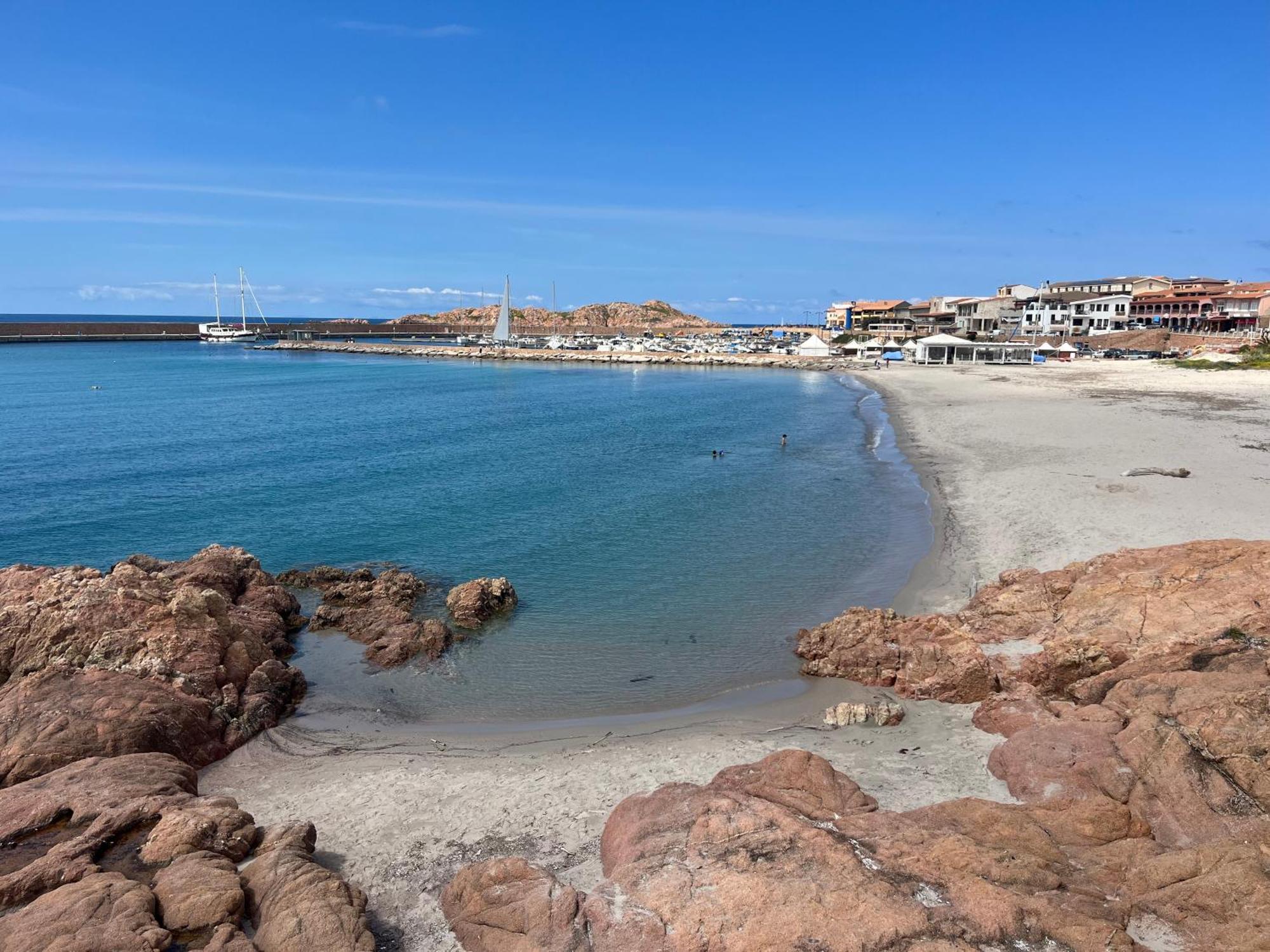 Borgo Spiaggia Isola Rossa Bagian luar foto