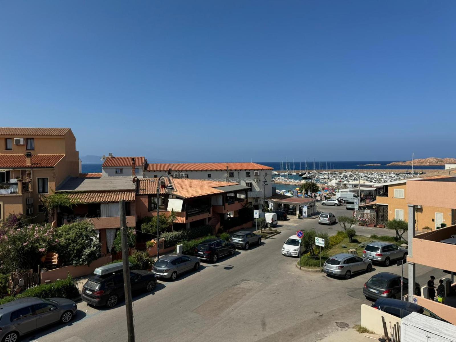 Borgo Spiaggia Isola Rossa Bagian luar foto