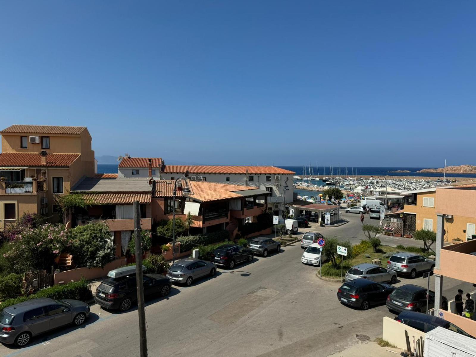 Borgo Spiaggia Isola Rossa Bagian luar foto